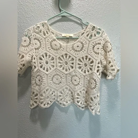 White crochet cropped top, barely worn. - Picture 1 of 3